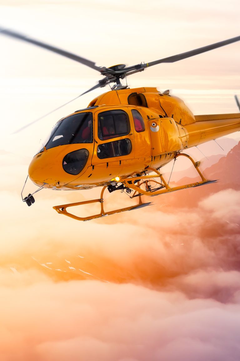 Helikopter over skyene